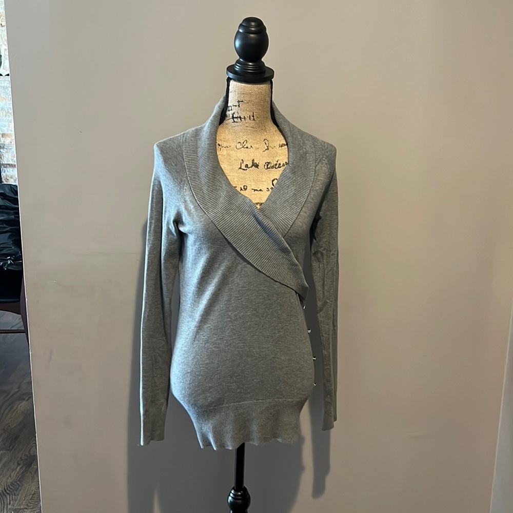 White House Black Market grey V neck button sweater grey size Medium womens